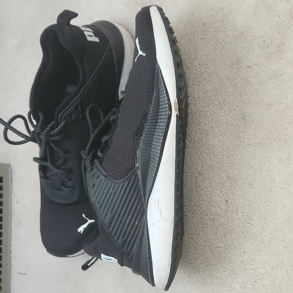 Men's Black and White Puma Sneakers - Picture 3 of 10